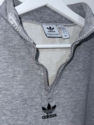 Sudadera Adidas gris cropped cremallera