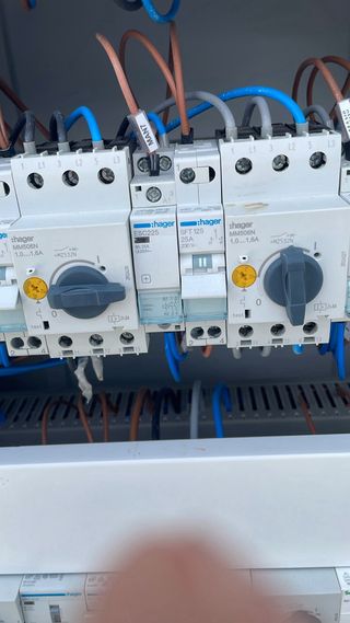 Tecnólogo electricista