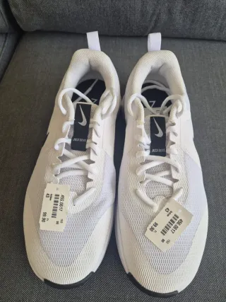 Zapatillas Nike Blancas y Grises