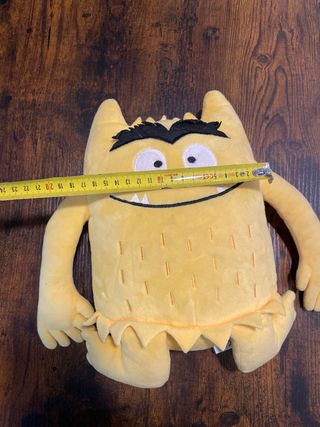 Muñeco monstruo colores amarillo