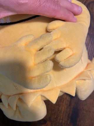 Muñeco monstruo colores amarillo