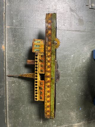 Juguete antiguo de hojalata