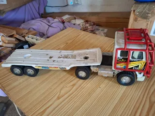 Camión de Juguete con Remolque