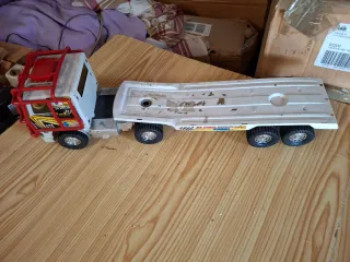 Camión de Juguete con Remolque