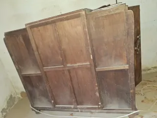Mueble antiguo de madera
