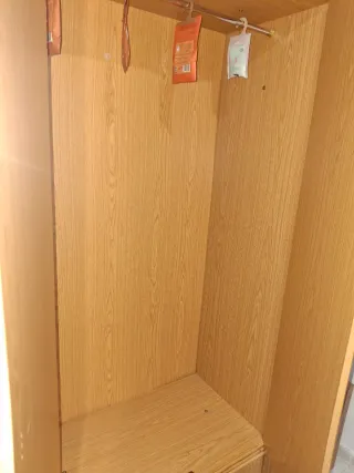 Armario de mimbre con espejos