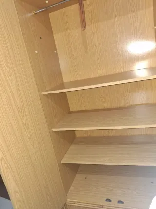 Armario de mimbre con espejos