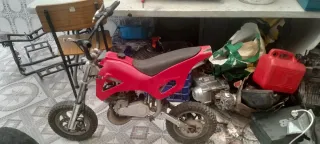 Minimoto de cross roja