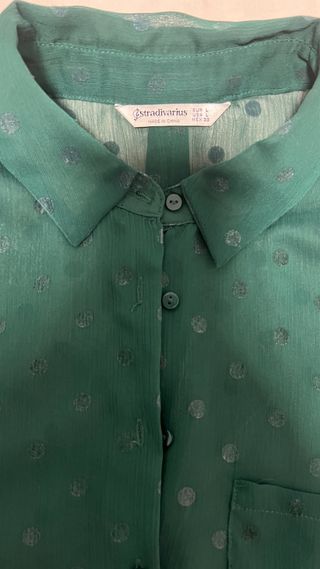 Camisa verde transparente con topos