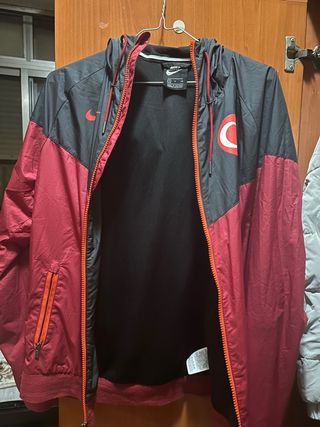 Chaqueta Nike Negra y Roja con Bandera de Turquía