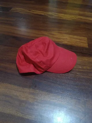 Gorra roja infantil