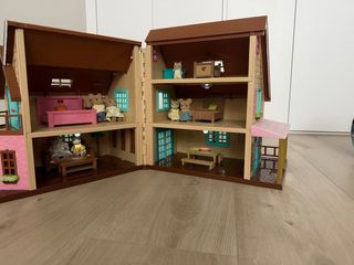 Casa Sylvanian Families con figuras