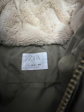 Abrigo niña verde con capucha forrada