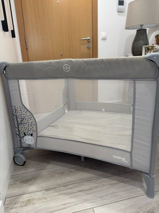 Parque infantil gris