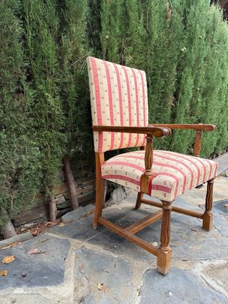 Mesa ovalada de nogal con 8 butacas