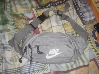 Riñonera Nike Gris