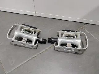 Pedali bici argentati