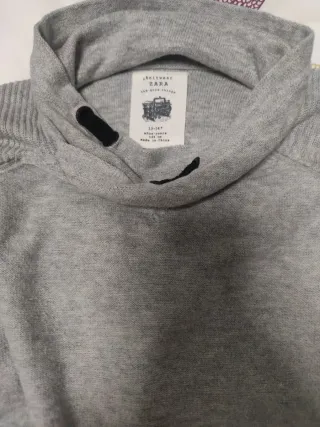 Jersey gris cuello alto con bolsillo