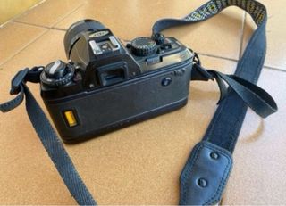 Cámara Nikon F-301 + objetivo Kiron