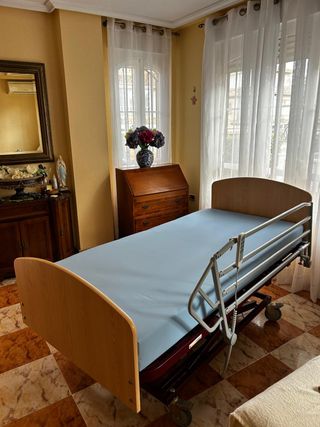 Cama articulada médica como nueva