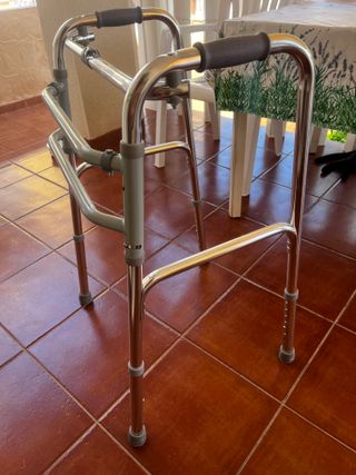 Cama articulada médica como nueva