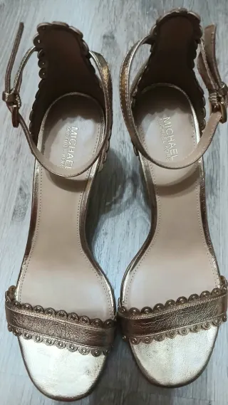 Sandalias doradas Michael Kors