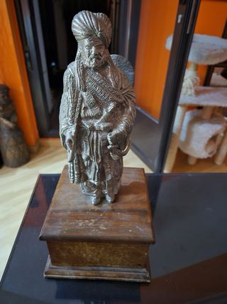 Figura antigua hombre turbante
