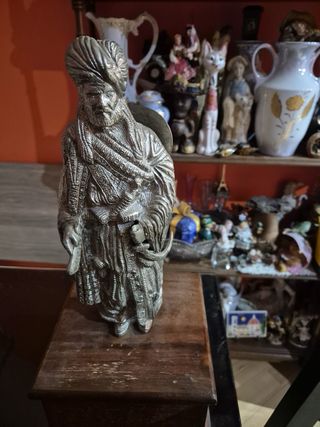 Figura antigua hombre turbante