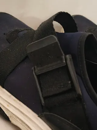 Zapatillas deportivas correas cruzadas