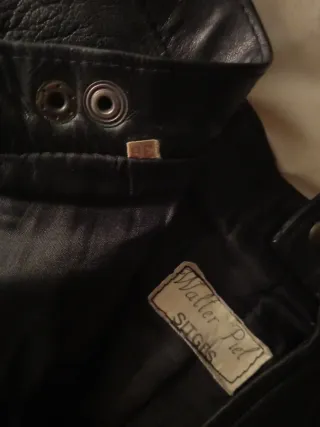 Minifalda negra de piel auténtica