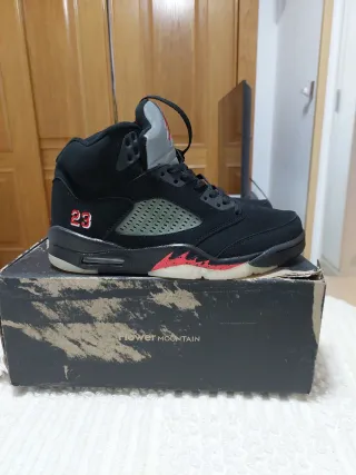 Zapatillas Nike Air Jordan V Negras Rojas