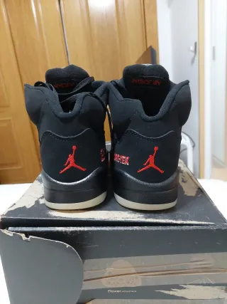 Zapatillas Nike Air Jordan V Negras Rojas