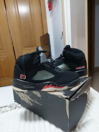 Zapatillas Nike Air Jordan V Negras Rojas