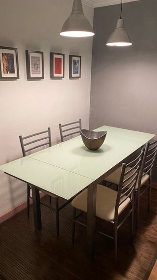 Mesa de comedor cristal extensible y 4 sillas