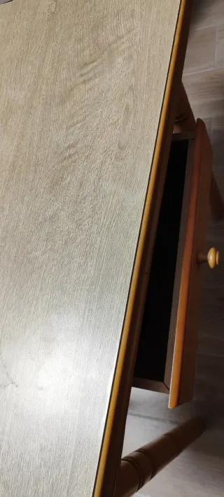 Mesa plegable con 1 cajón y dos sillas