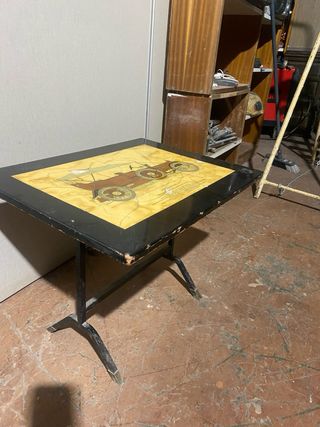 Mesa plegable de metal y madera