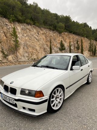 BMW e36 320i