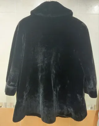 Abrigo Piel Sintética Negro.