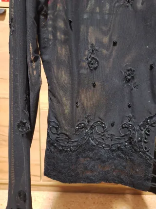 Blusa encaje negra manga larga