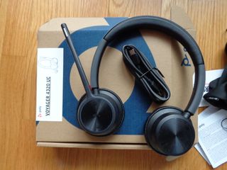 Headset Poly Voyager 4320 Preto