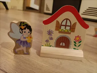 Tren de madera con accesorios