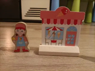 Tren de madera con accesorios