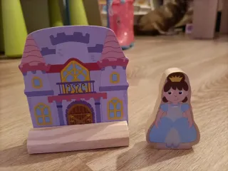 Tren de madera con accesorios