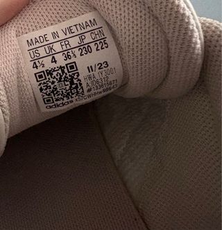 Zapatillas Adidas Beige y Blancas