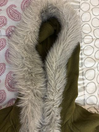 Abrigo capa con capucha verde oliva