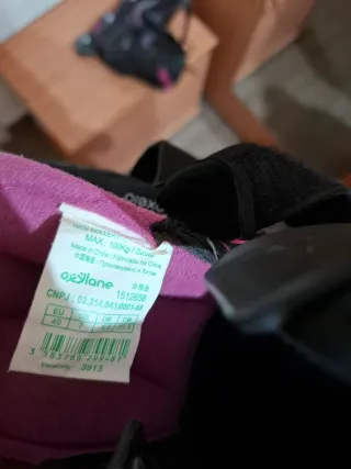 Patines en línea negros y rosas