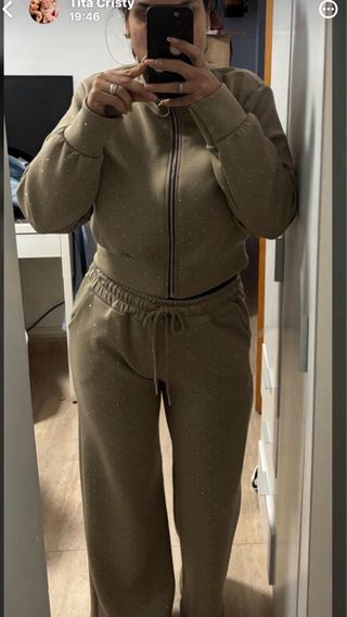 Conjunto deportivo mujer beige verde blanco