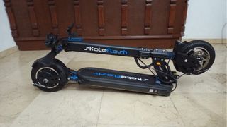 Patinete SkateFlash AvantSee (COMO NUEVO) + Casco