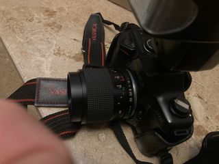Cámara Yashica J08 con flash y funda