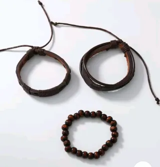 Reloj de hombre con pulseras